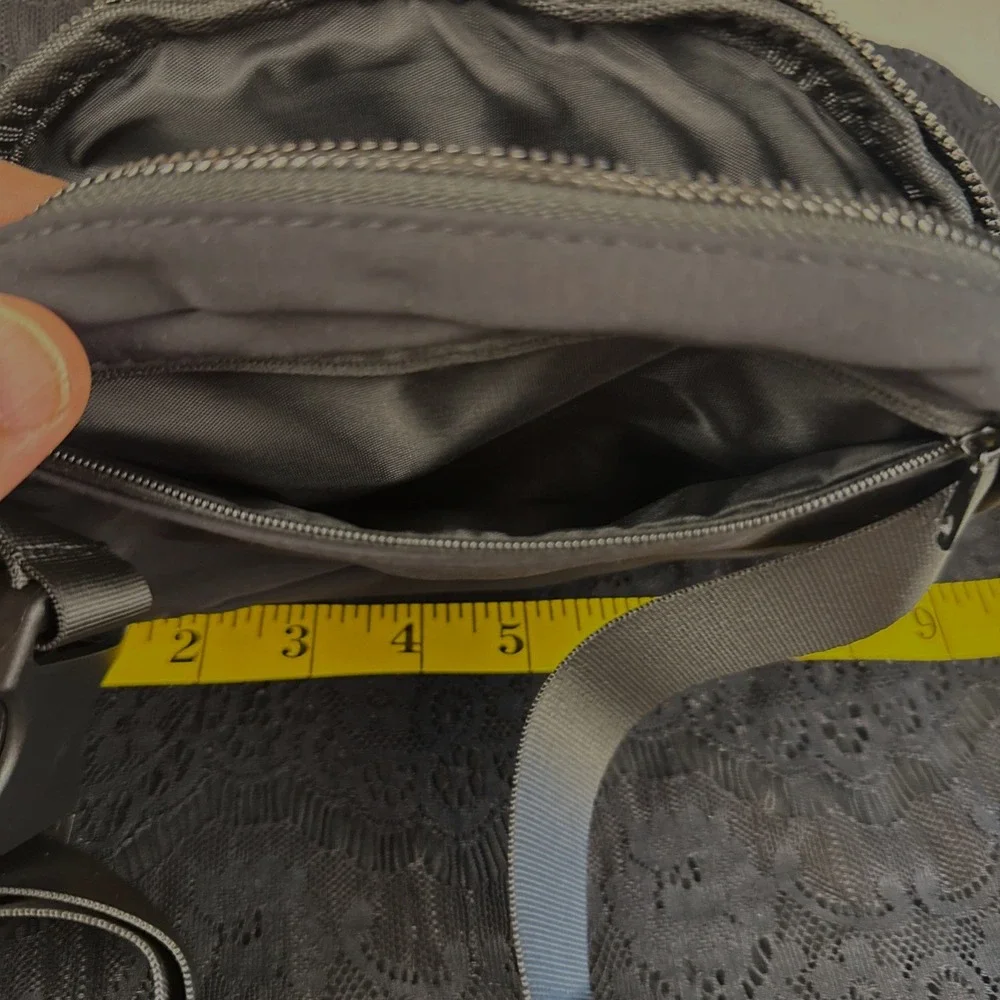 Halara Belt Bag Unisex OS Black Athleisure Adjustable Strap Fanny Pack Crossbody